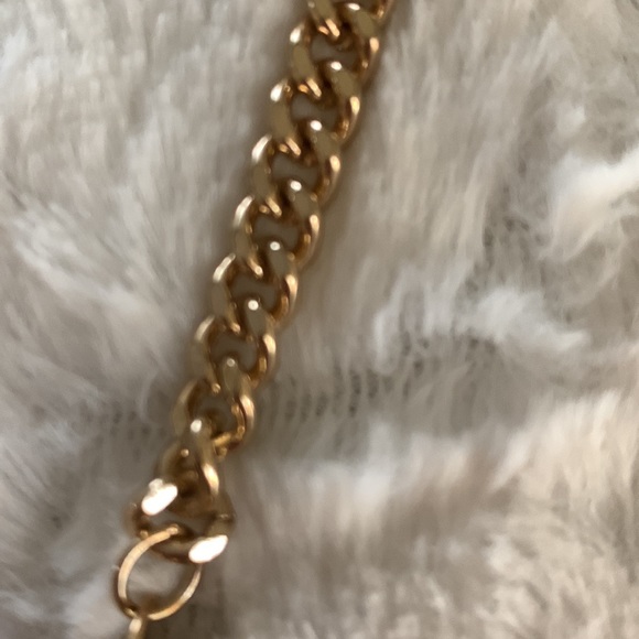 Bar‎ necklace.Very nice piece.Like new.Gold tone - Picture 2 of 6